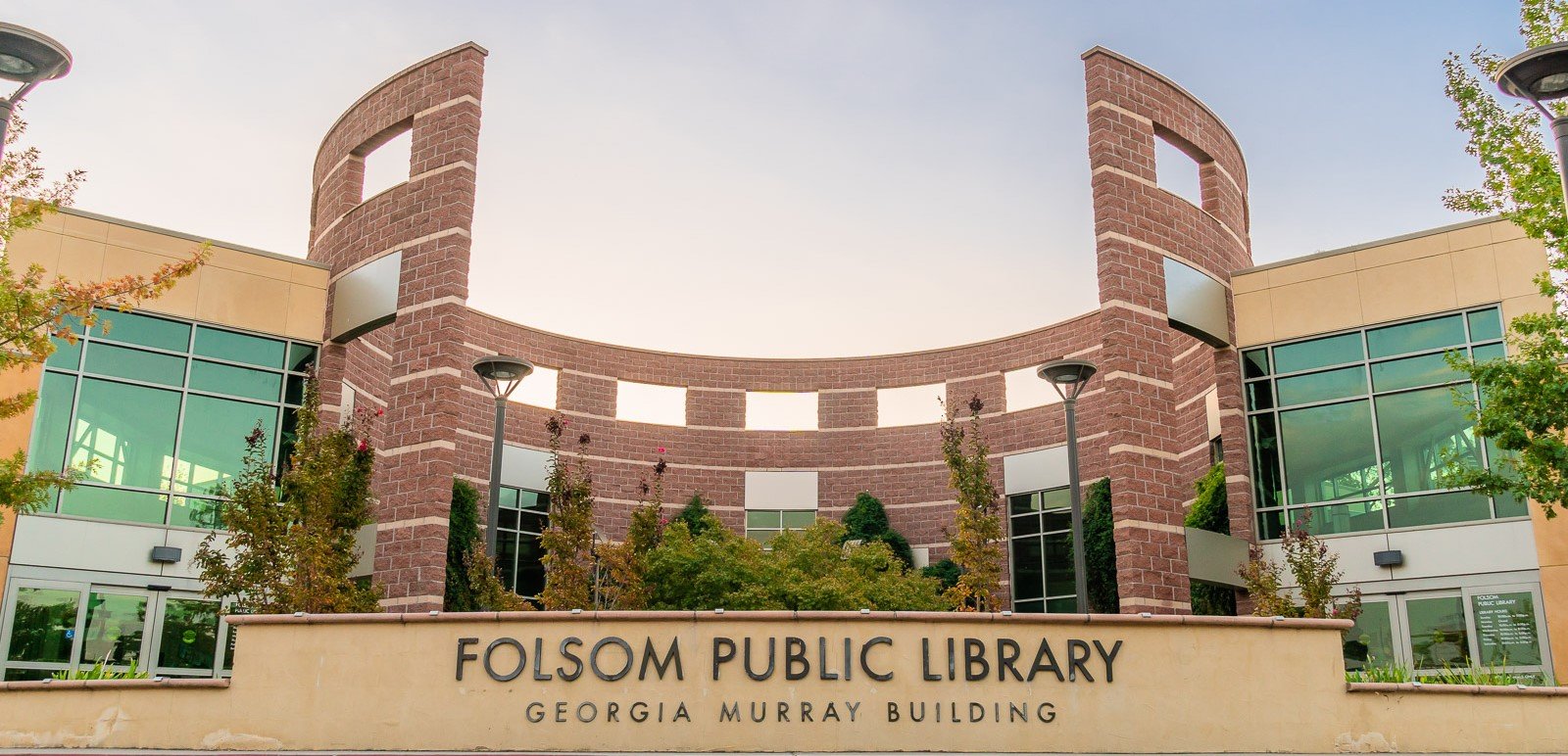 An exterior photo of the Folsom, California public library.